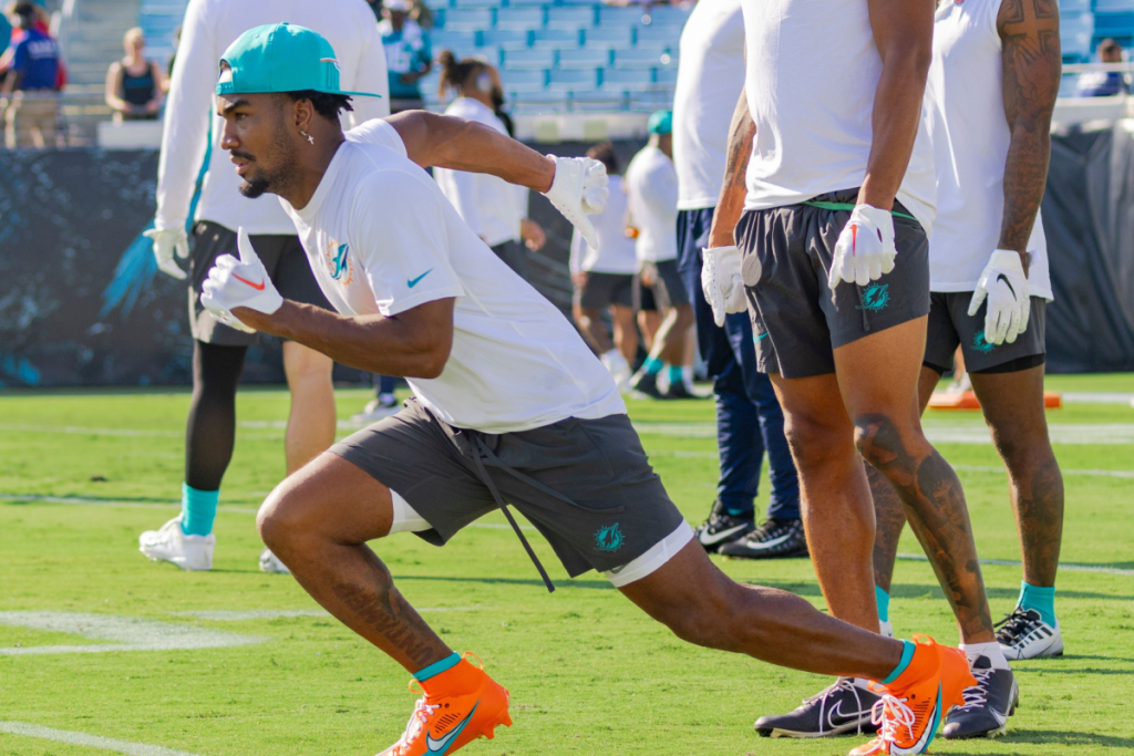 broncos-go-all-in-with-jaylen-waddle-trade